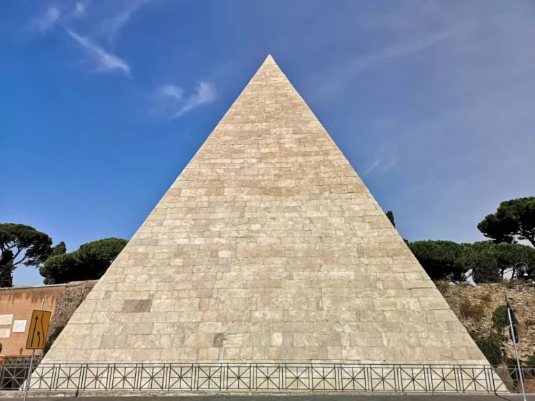 Pyramide de Cestius